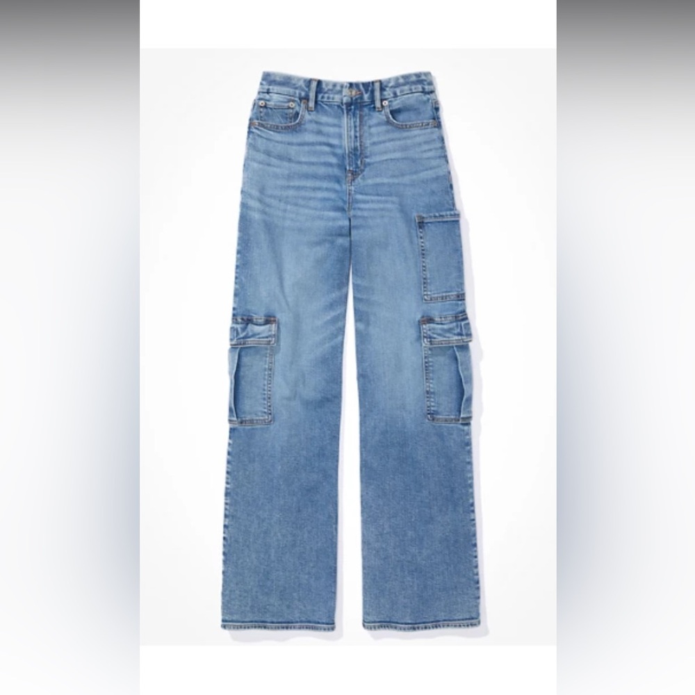 American Eagle Curvy Super High-Waisted Baggy Wide-Leg Cargo Jean